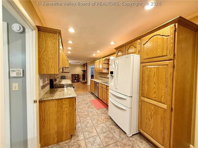 194 Shawnee Estates, Winfield, WV 25213