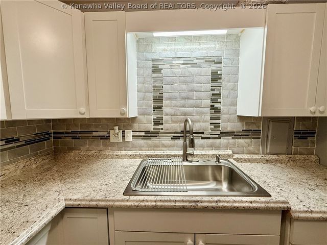 194 Shawnee Estates, Winfield, WV 25213