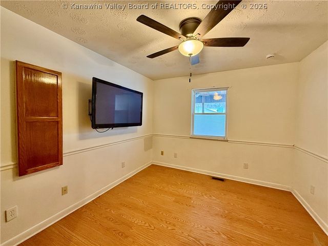 194 Shawnee Estates, Winfield, WV 25213