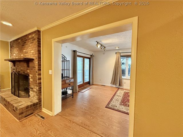 194 Shawnee Estates, Winfield, WV 25213