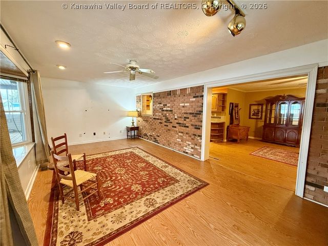 194 Shawnee Estates, Winfield, WV 25213