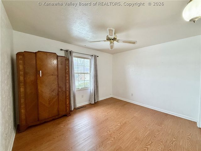 194 Shawnee Estates, Winfield, WV 25213