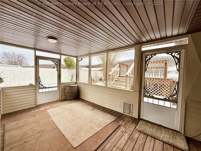 194 Shawnee Estates, Winfield, WV 25213