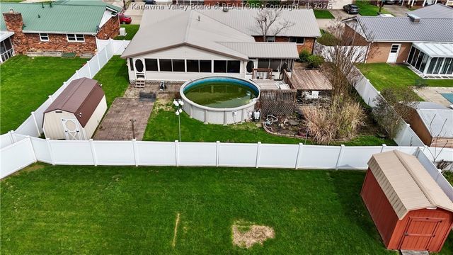 194 Shawnee Estates, Winfield, WV 25213