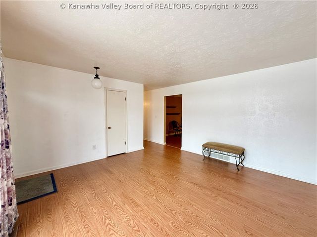 194 Shawnee Estates, Winfield, WV 25213