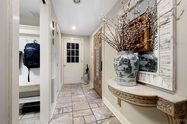 20 Sherman Circle, New Hartford, NY 13501
