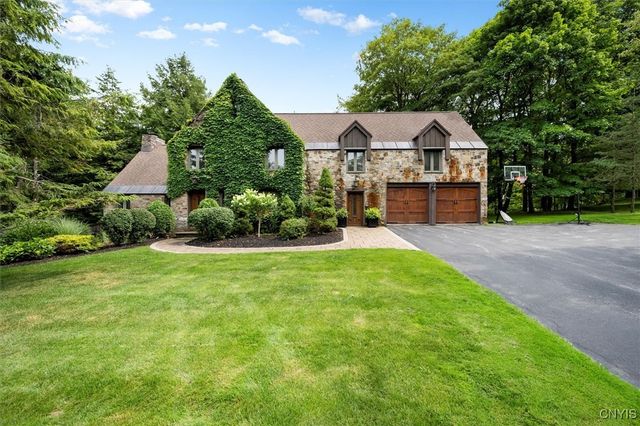 20 Sherman Circle, New Hartford, NY 13501