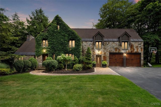 20 Sherman Circle, New Hartford, NY 13501