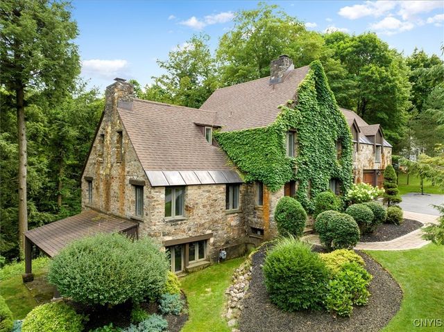 20 Sherman Circle, New Hartford, NY 13501