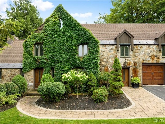 20 Sherman Circle, New Hartford, NY 13501