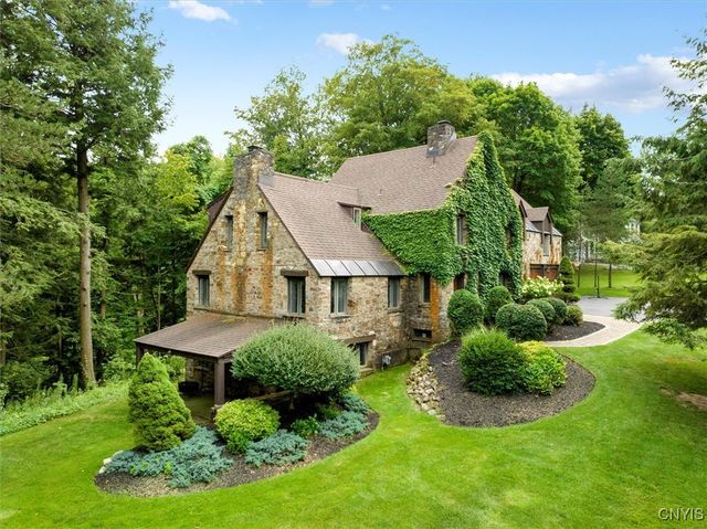 20 Sherman Circle, New Hartford, NY 13501