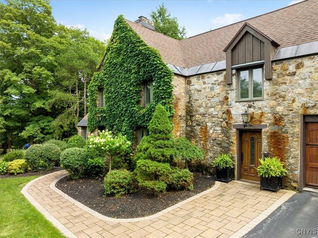 20 Sherman Circle, New Hartford, NY 13501