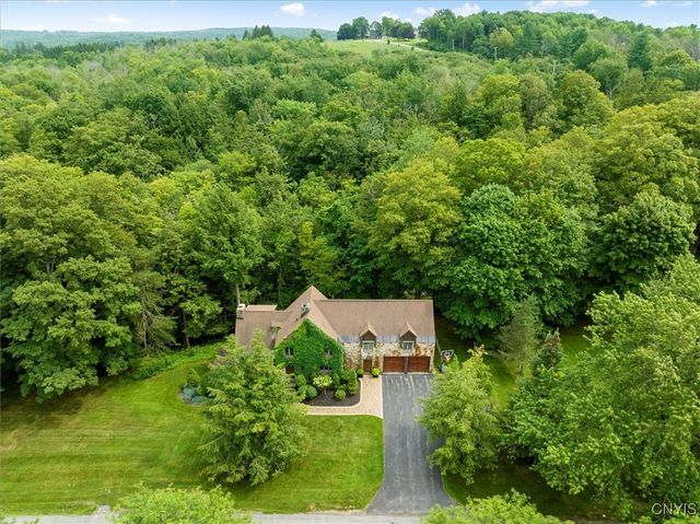 20 Sherman Circle, New Hartford, NY 13501