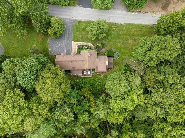 20 Sherman Circle, New Hartford, NY 13501