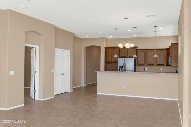 5829 S Waynes Way, Green Valley, AZ 85622