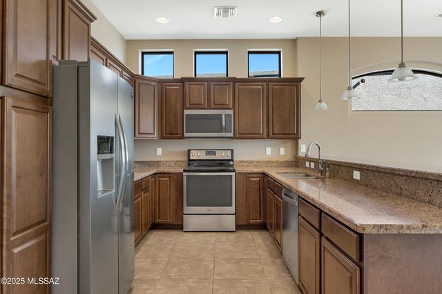 5829 S Waynes Way, Green Valley, AZ 85622