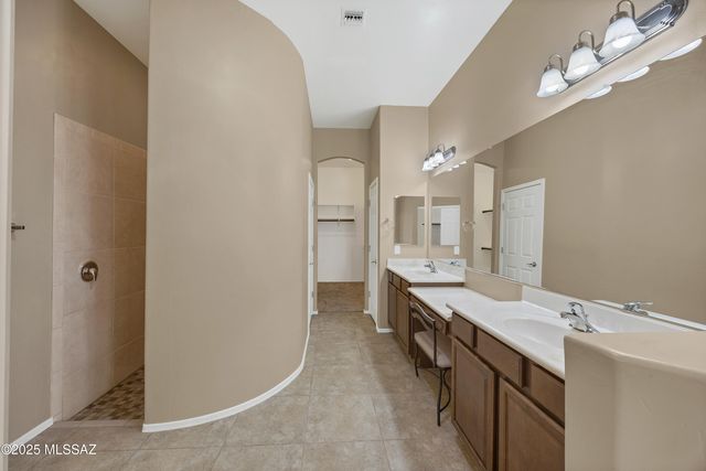 5829 S Waynes Way, Green Valley, AZ 85622