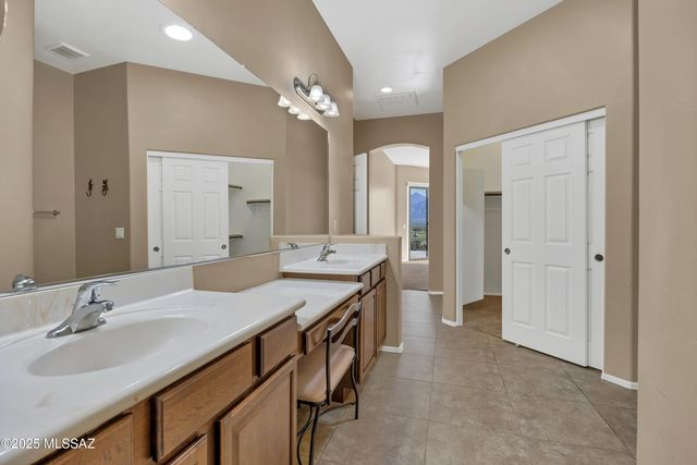 5829 S Waynes Way, Green Valley, AZ 85622