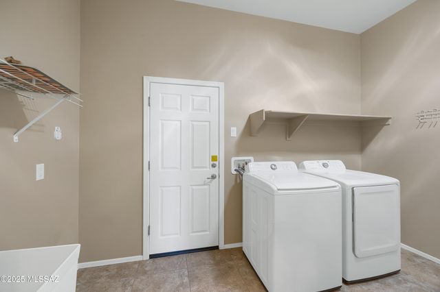 5829 S Waynes Way, Green Valley, AZ 85622