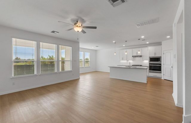 140 Inlet LN, Leander, TX 78641