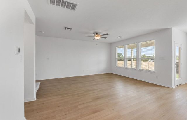 140 Inlet LN, Leander, TX 78641