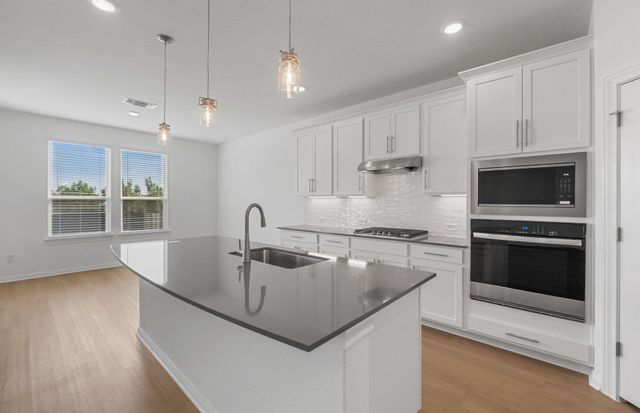 140 Inlet LN, Leander, TX 78641