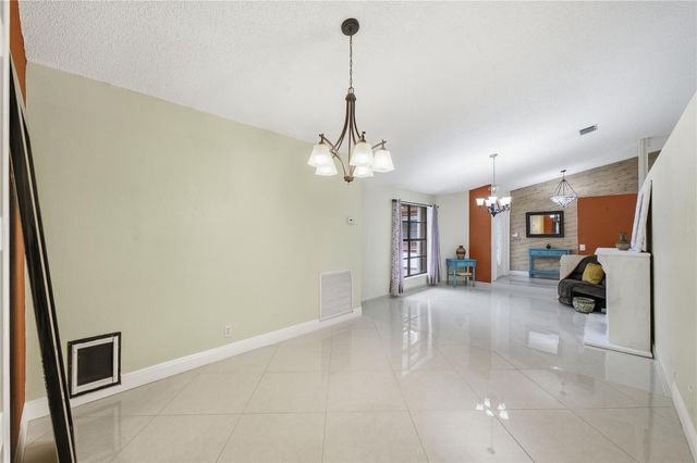10949 NW 1st Manor, Coral Springs, FL 33071