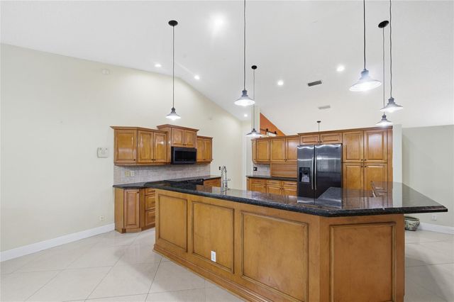 10949 NW 1st Manor, Coral Springs, FL 33071