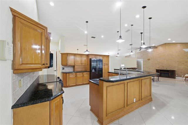 10949 NW 1st Manor, Coral Springs, FL 33071