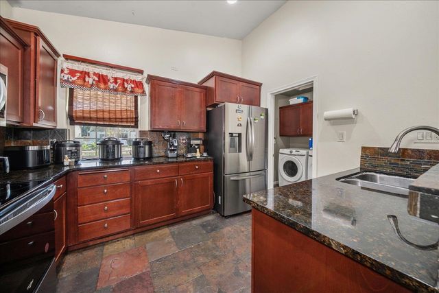 1515 E Beacon Ln, Spokane, WA 99217