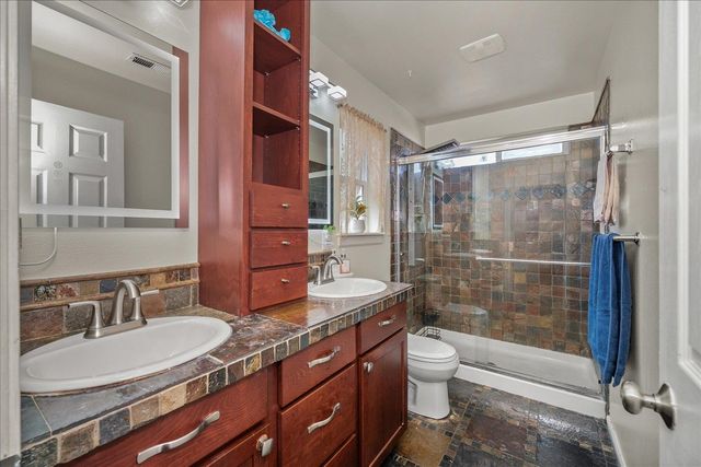 1515 E Beacon Ln, Spokane, WA 99217