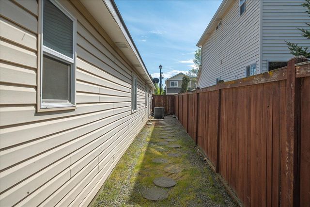 1515 E Beacon Ln, Spokane, WA 99217