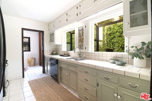 120 S Fuller Avenue, Los Angeles, CA 90036