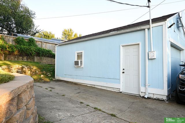 1911 W Street, Omaha, NE 68107