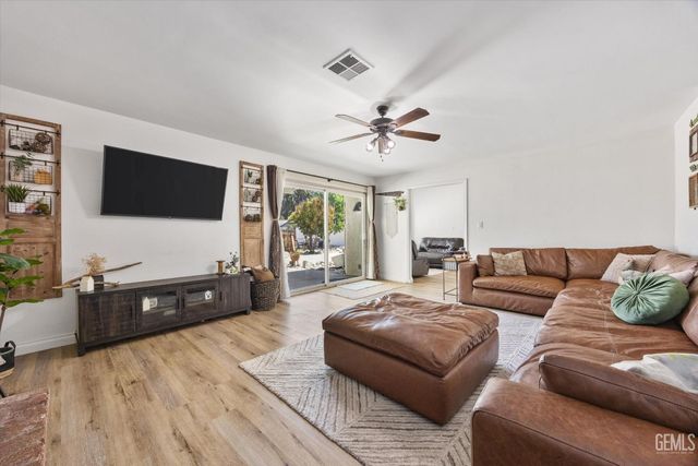 11404 Jimrik Avenue, Bakersfield, CA 93312