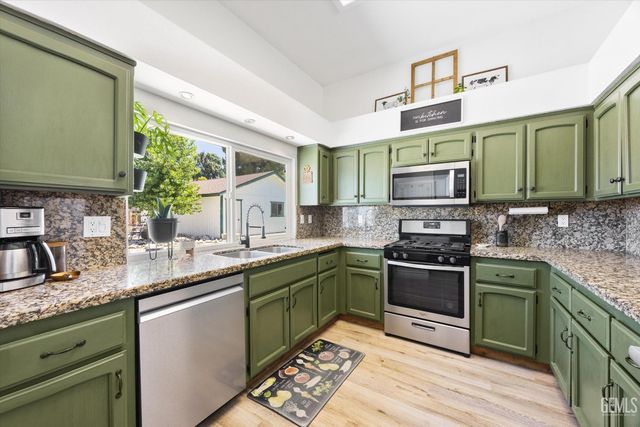 11404 Jimrik Avenue, Bakersfield, CA 93312
