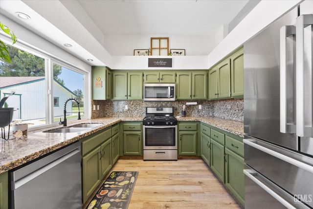 11404 Jimrik Avenue, Bakersfield, CA 93312