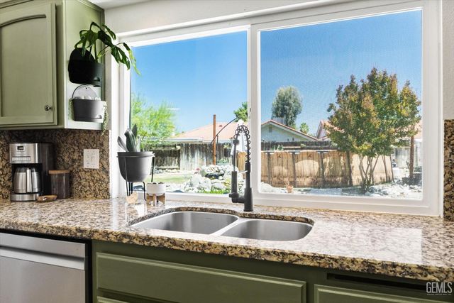 11404 Jimrik Avenue, Bakersfield, CA 93312