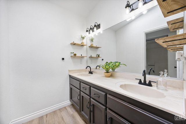 11404 Jimrik Avenue, Bakersfield, CA 93312