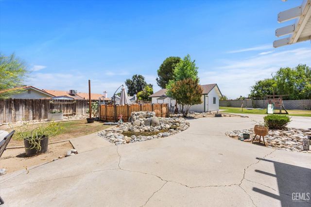 11404 Jimrik Avenue, Bakersfield, CA 93312