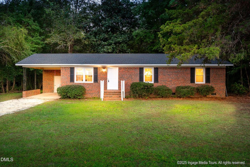 305 British Road, Kinston, NC 28501