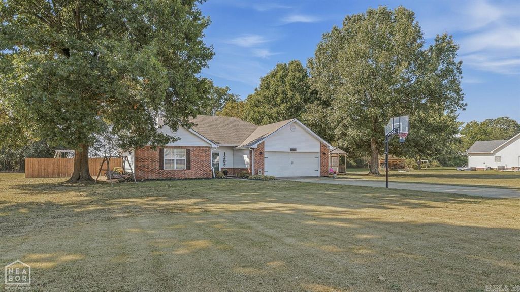 1209 Hidden Valley Drive, Jonesboro, AR 72404