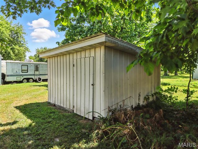 300 E Clouse Street, Mountain Grove, MO 65711