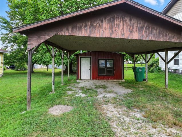 300 E Clouse Street, Mountain Grove, MO 65711