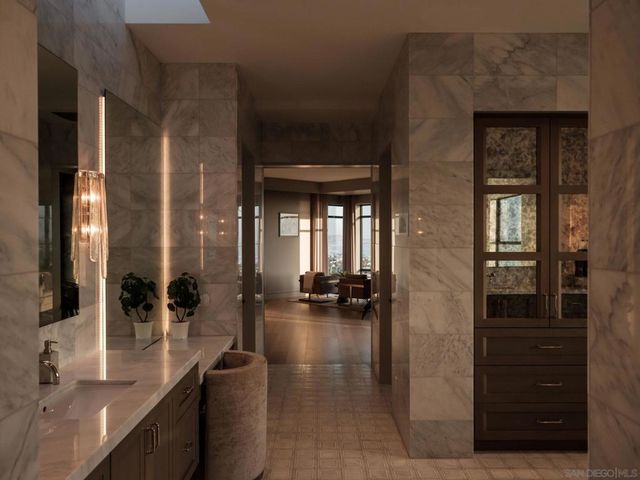 5416 Candlelight Dr, La Jolla, CA 92037