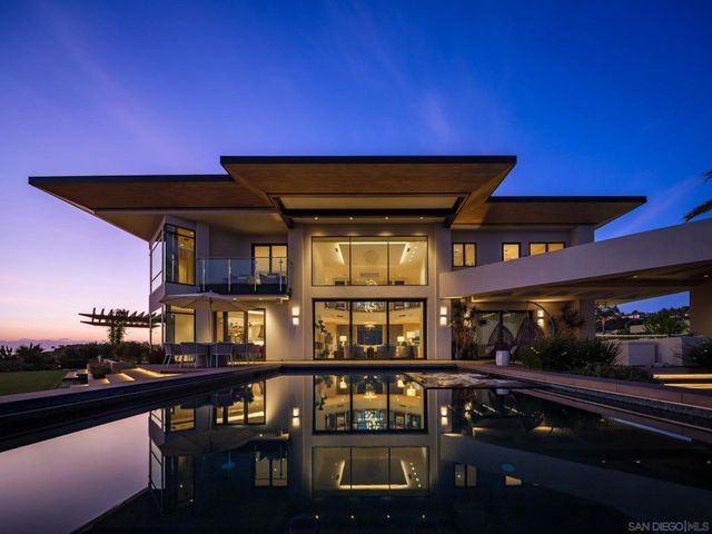 5416 Candlelight Dr, La Jolla, CA 92037