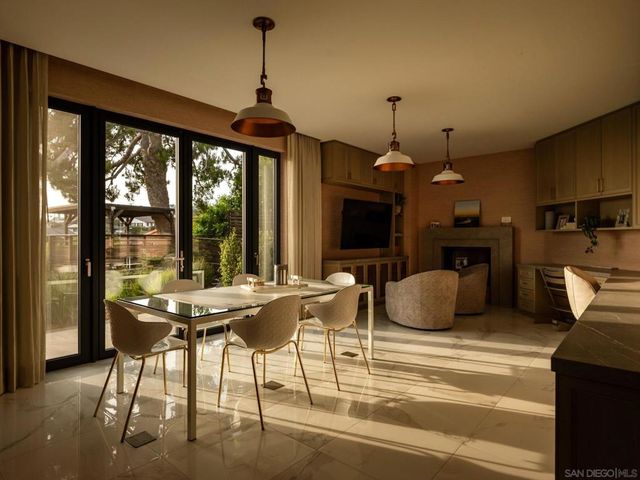 5416 Candlelight Dr, La Jolla, CA 92037