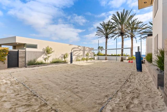 5416 Candlelight Dr, La Jolla, CA 92037