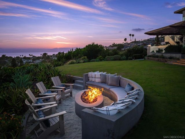 5416 Candlelight Dr, La Jolla, CA 92037