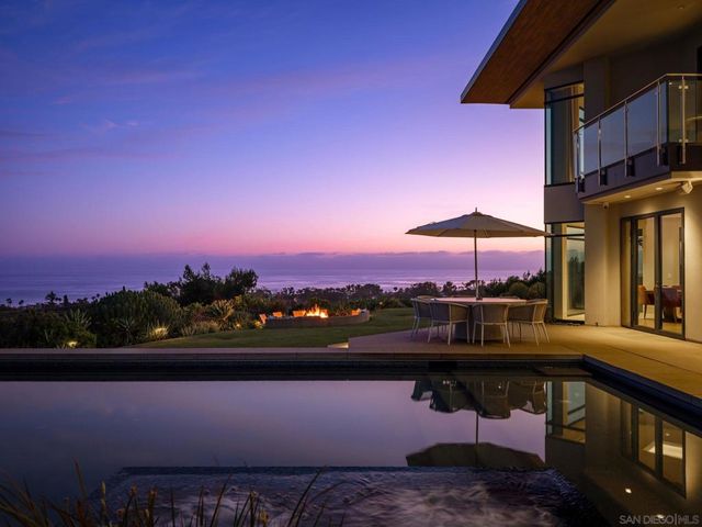 5416 Candlelight Dr, La Jolla, CA 92037